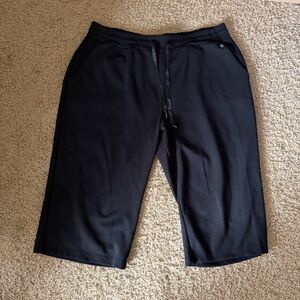 NWOT LIVI Active Lane Bryant 22/24 Black Capri, Pockets, Elastic Waist